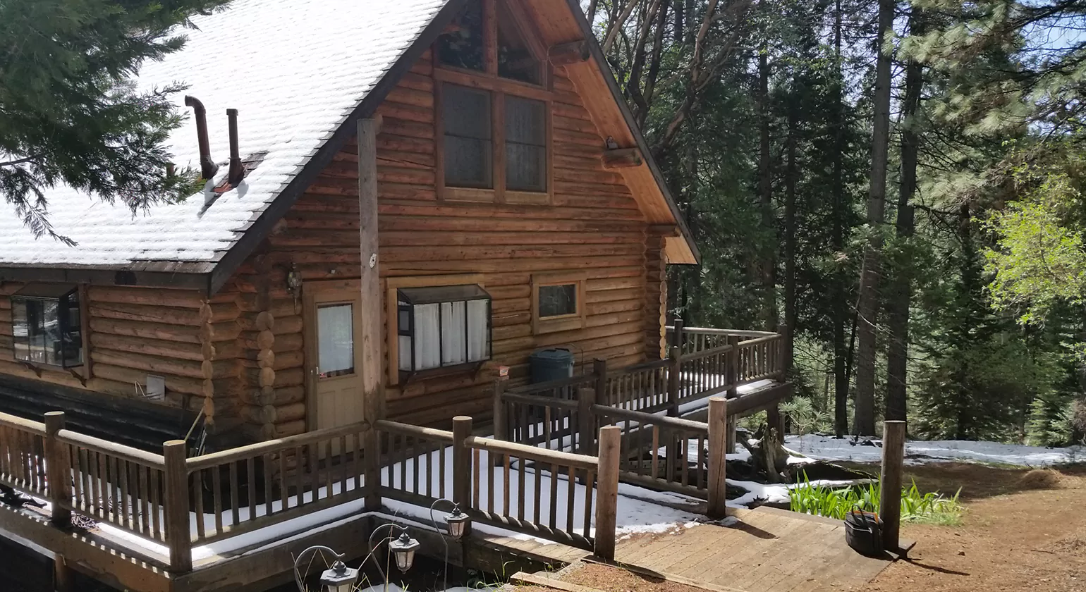 Essential Features for a Log Cabin Porch