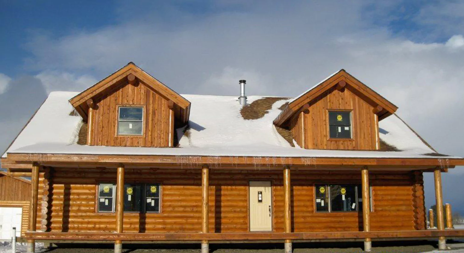 Seasonal Log Cabin Decor for All Year Round