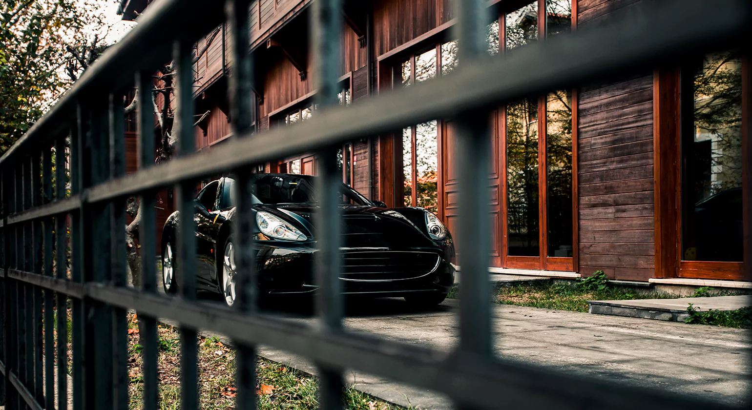 Integrating Garages into Log Home Aesthetics