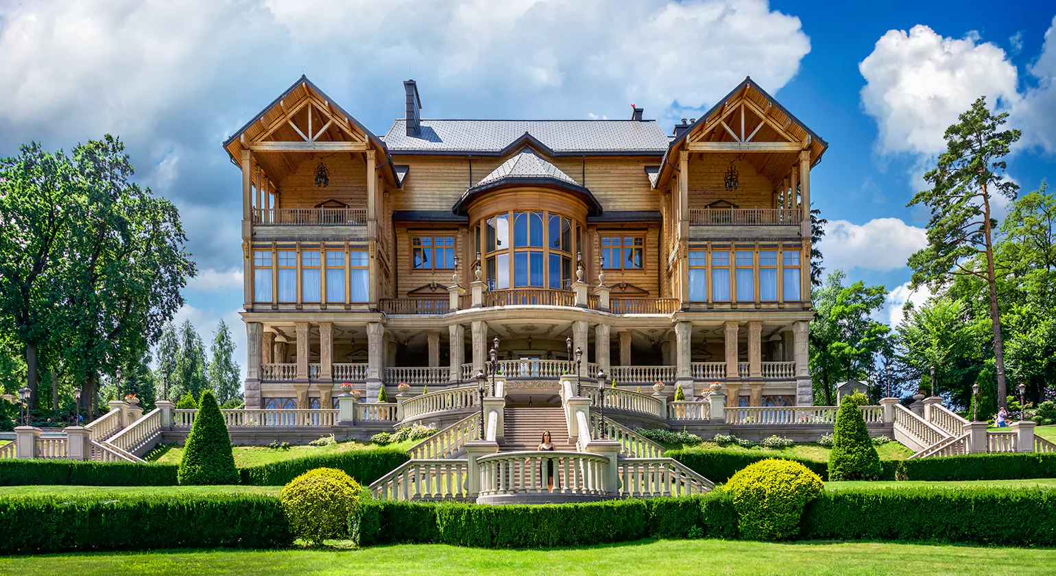 Design and Architecture of Log Home Mansions