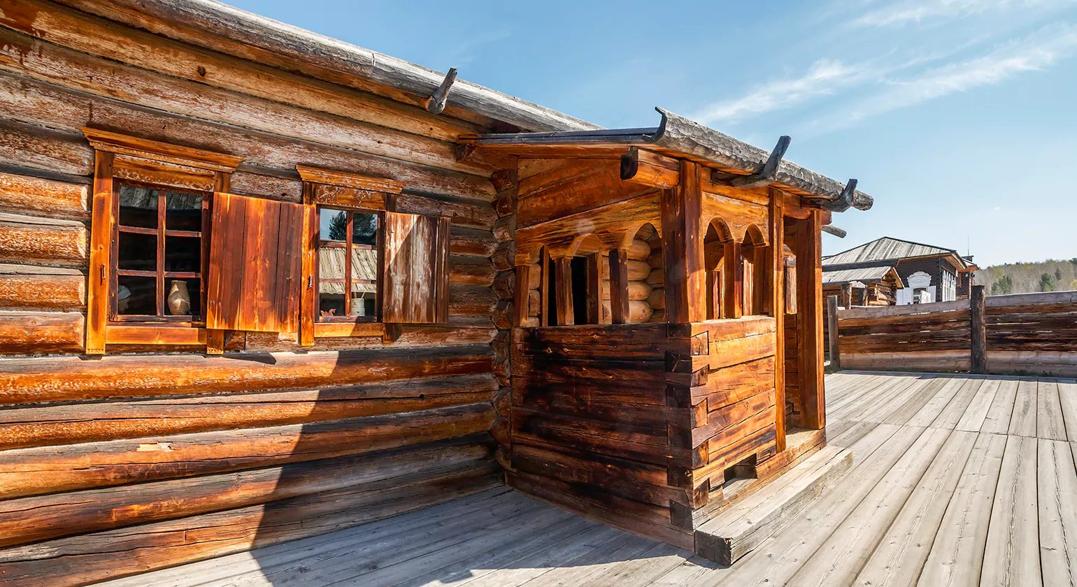 Key Features of Log Cabin Farmhouses