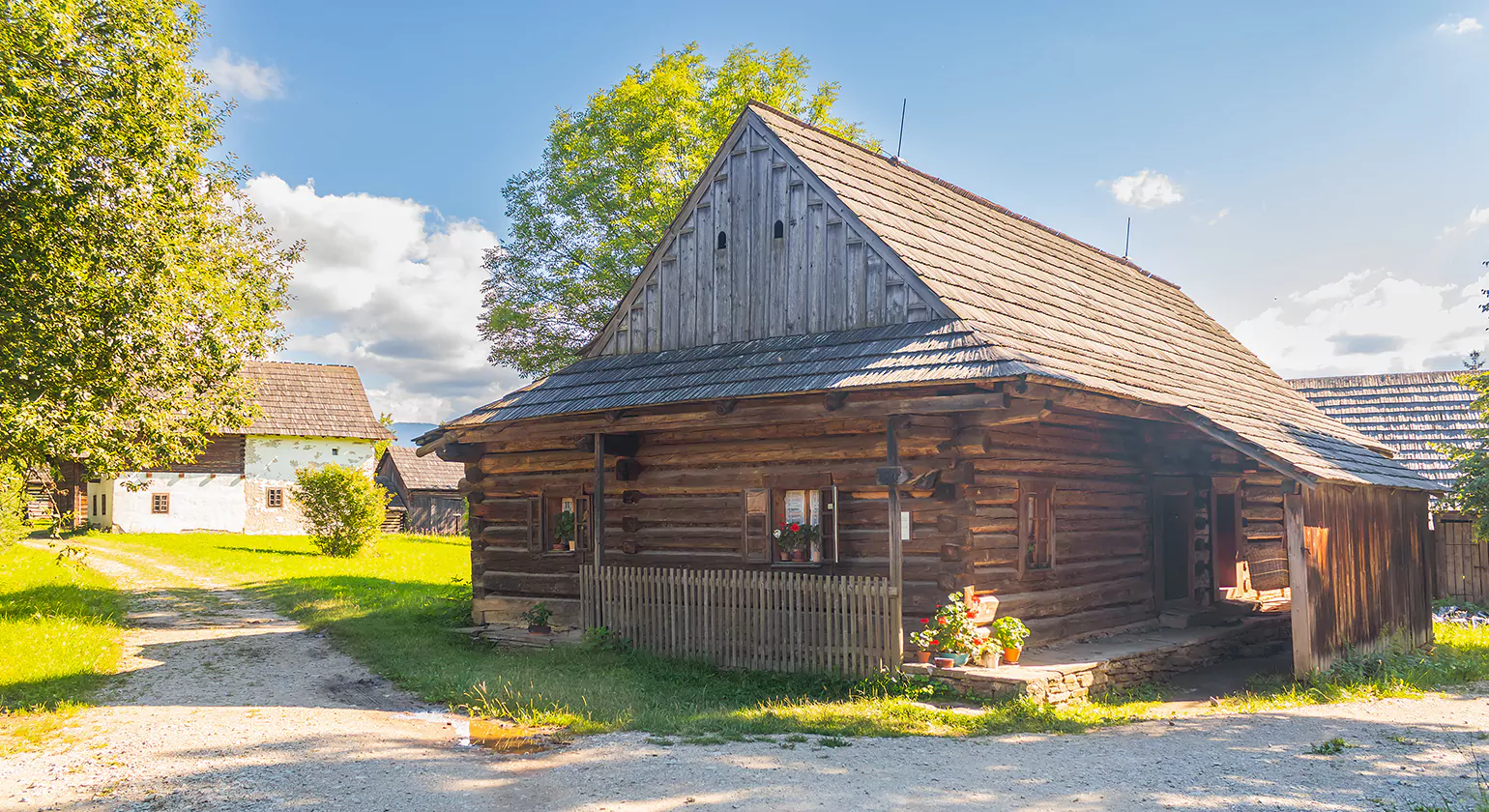Are Cruck Houses Still Built Today