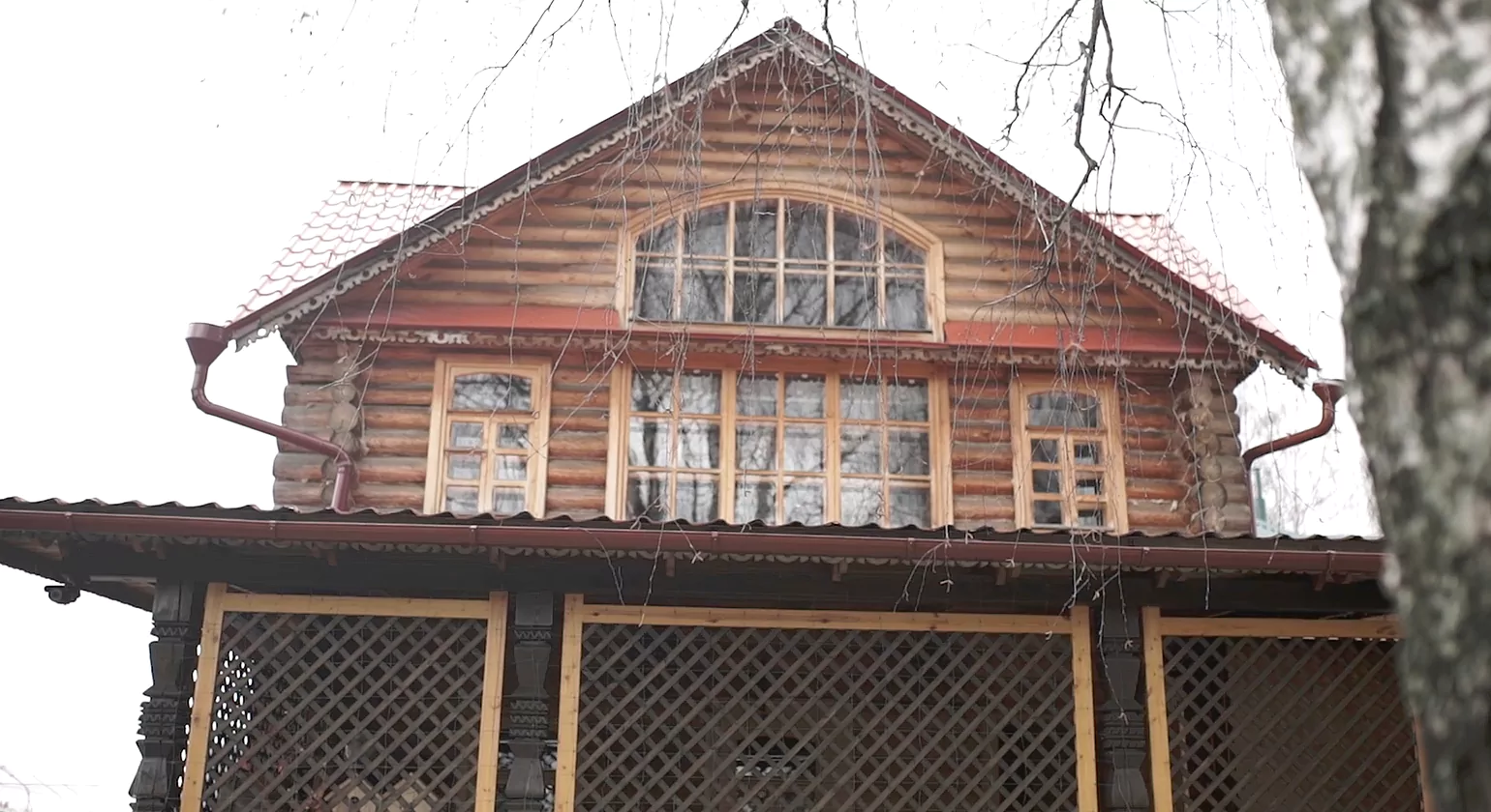 Cruck Houses vs. Other Timber Framed Houses