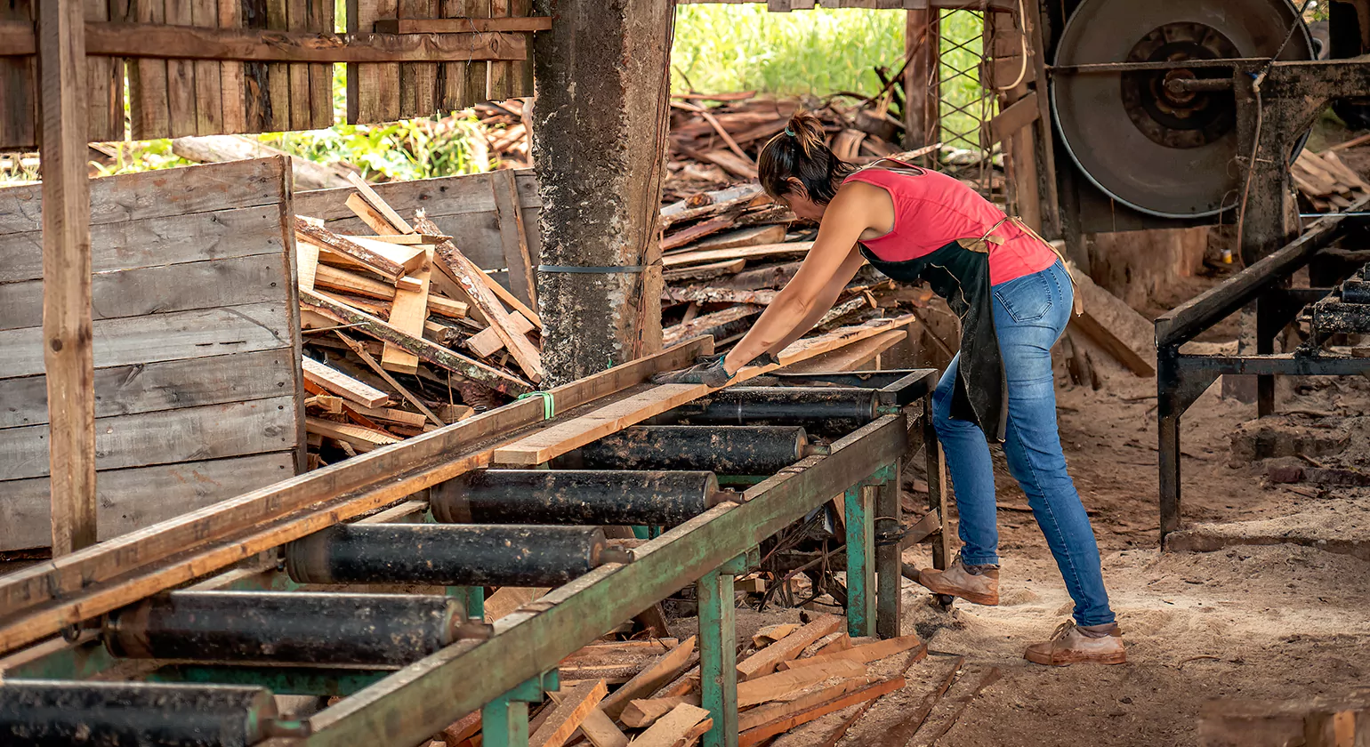 How Hand Hewn Beams Are Made
